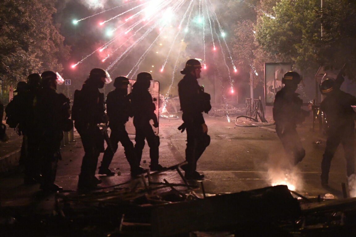 Francia: Emergenza E Repressione
