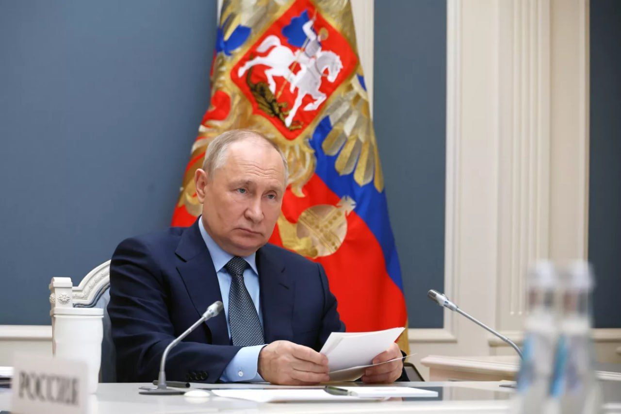 Il Presidente Vladimir Putin incontra le delegazioni straniere al Cremlino.
