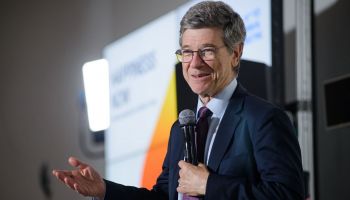 Jeffrey Sachs: "Il mondo è multipolare, gli Stati Uniti sono fuori fase"