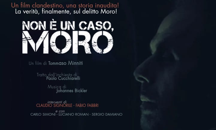 16 marzo 1978... via Fani Moro ucciso dal “deep state” e dall’intelligence americana Nell’anniversario del rapimento di Aldo Moro, Francesco Gerardi intervista Tommaso Minniti: “Aldo Moro è stato ucciso per una decisione che proviene da certi ambienti del “deep state” e dell’intelligence americana“. “L’AUTORITÀ dimentica un re morente”, scriveva il poeta inglese Alfred Tennyson. Una considerazione arguta, ma che diventa emblematica e finisce per trasformarsi in un vero e proprio assioma quando si decide di ripercorrere in modo critico la vicenda del sequestro e dell’assassinio dell’onorevole Aldo Moro. Il 16 marzo del 1978: fu quello, indubitabilmente, il momento più nero della storia – di per sé già alquanto travagliata – della nostra Repubblica. Quei 55 giorni furono i più plumbei di tutti gli anni di piombo: l’inizio della fine. «Lo voglio dire chiaramente: lo Stato ci ha nascosto, e ancora ci nasconde, la verità. Il racconto che per troppi anni si è fatto del caso Moro è la più grande espressione del falso di Stato, che ha sistematicamente dirottato e sviato l’opinione pubblica. Quella storia, invece, al di là della ragion di Stato che ha posto una pietra tombale su certe verità indicibili, ha tutt’altra natura». Tommaso Minniti, attore e regista, è l’autore del docufilm “Non è un caso, Moro”, uscito online nel maggio del 2021 e basato sui due libri-inchiesta di Paolo Cucchiarelli “Morte di un Presidente” e “L’ultima notte di Aldo Moro” (Ponte alla Grazie) alla cui lettura, come ci ha raccontato Minniti, è stato indirizzato dalla stessa Maria Fida Moro, la figlia del presidente. (Per vedere il film: https://www.noneuncasomoro.com/) Qual è dunque questa natura diversa? «Quello che raccontiamo nel film, in maniera estremamente documentata e in modo inoppugnabile, è che Aldo Moro è stato ucciso per una decisione che proviene da certi ambienti del “deep state” e dell’intelligence americana: una struttura segreta della CIA legata ai circoli oltranzisti dell’establishment». Una vera e propria sentenza capitale. Ma per quale ragione? «Be’, questo non è più un segreto, almeno per chi ha la pazienza di informarsi e vuole capire. Moro non era un obiettivo casuale, non è che poteva essere scelto alternativamente Andreotti. Il presidente della DC era infatti il granello di sabbia nell’ingranaggio, l’uomo che con la sua azione politica aveva turbato degli equilibri geopolitici internazionali delicatissimi e aveva imboccato una strada molto pericolosa, di cui peraltro era perfettamente consapevole. Tant’è che aveva già ricevuto precise minacce in tal senso pochi anni prima da Kissinger. Nonostante tutto, era andato avanti per la sua strada, perché voleva cercare una via italiana alternativa alle logiche di potere dominanti, quelle che risalivano a Cassibile e a Jalta e all’ordine mondiale post bellico. Tanto più che sarebbe stato un quasi sicuro presidente della Repubblica». Moro insomma un po’ come Mattei, viene qui letto come un campione e un difensore della sovranità italiana. Un “sovranista” ante litteram. «In fondo sì, potremmo dire così. Moro infatti voleva proseguire la politica energetica di Mattei, era l’uomo che emise le 500 lire biglietto di Stato e non di banca nel 1966, affermando così la sovranità monetaria degli italiani». La stessa cosa che aveva fatto Kennedy prima di lui: entrambi finirono assassinati… «Esatto. Il programma politico di Moro era quello di riportare, nella forma come nella sostanza, il nostro Paese ad una condizione di reale indipendenza. Vede, in Italia, come del resto in tutto l’Occidente, la democrazia è stata una storia ben raccontata, ma rimane incompiuta e forse incompiuta morirà. Per di più Aldo Moro era un vero uomo di fede e come tale decise di vivere aderendo alla verità fino all’estremo sacrificio. La sua morte non era lo scopo di quelle forze che abbiamo evocato prima, ma segnerà l’inizio di un nuovo ordine mondiale che ha come obiettivo un attacco all’uomo e alla sua anima. Negli ultimissimi anni abbiamo visto infatti gli sviluppi di questo piano diabolico». E le BR? «Le BR… Che dire. Non sono certo le BR che la vulgata ci ha sempre rappresentato. La realtà è tutta diversa. Oltretutto dalle inchieste di Cucchiarelli emerge chiaramente che Moro non fu mai detenuto in via Montalcini. In quel cubicolo che secondo tutta la saggistica e la cinematografia costituisce lo sfondo della prigionia di Moro, Moro non c’è mai stato! E poi ci furono trattative continue tra vari pezzi delle istituzioni e i carcerieri, i quali si sentivano minacciati appunto per l’intervento di quella “mano” d’oltreoceano, ed erano costretti a spostarsi spostando di conseguenza in varie tappe il prigioniero e lo Stato sapeva sempre dove si trovavano. Lo dicono tutte le testimonianze che presentiamo nel film, compresa Tina Anselmi che dichiara che tutti sapevano tutto». (Per non parlare del fatto che Moro non arrivò mai - e quindi non era presente a via Fani - dove venne uccisa la sua scorta. Moro venne sequestrato a Piazza Giochi Delfici, fuori la chiesa dove ogni mattina andava a Messa. Due sono gli elementi a conferma di questa tesi: nonostante la pioggia di fuoco scagliata contro le due auto a via Fani, Moro ne sarebbe uscito illeso, secondo la vulgata generale. Cosa impossibile. Seconda riprova nessun cenno nelle lettere di Moro agli agenti. Il leader Dc non sapeva di ciò che era accaduto a via Fani. Le Br non erano infiltrate, erano - nella struttura generale e generalizzata - strumento organico del deep state e della Cia. Infatti nessuno dei brigatisti ha mai detto la verità su Moro e via Fani. Segno incontrovertibile di una condivisione pressoché generale di servire interessi atlantici. Altro che "rosse"... erano sì una "stella a cinque punte", ma una di quelle sulla bandiera americana. NDR) Che obiettivo si è dato con questo suo lavoro? «Quello che ci siamo proposti io e Paolo è di raccontare anche sullo schermo, con un linguaggio cinematografico, tutta la verità sul delitto Moro. Questa è una storia che tutti sembrano conoscere senza in realtà conoscerla affatto, ma guardando il film apparirà come nuova, sconosciuta, perché l’ho posta sotto una luce diversa. Lo spettatore viene preso per mano alla ricerca dei veri covi dove fu tenuto Moro, della dinamica dell’uccisione, dell’identificazione delle forze internazionali in campo. E tutto è supportato da testimonianze inedite di alcuni grandi protagonisti dell’epoca, non smentibili, come Claudio Signorile e monsignor Fabio Fabbri». So che ha avuto dei problemi inizialmente, quando era in trattativa con certe agenzie per far acquisire i diritti dalle piattaforme televisive. «Raccontare la verità non è mai un buon business. Comunque è vero, avrei dovuto togliere tutte le parti più scottanti per essere pubblicato sulle piattaforme. Me lo hanno detto a chiare lettere proprio nell’ultima telefonata: Tommaso dicci quanto vuoi, ci firmi la liberatoria e noi mettiamo il film nel cassetto. E così io ho salutato tutti e l’ho pubblicato da solo». Rinunciare a contratti importanti affidandosi alla generosità del pubblico è stato un gesto di non comune coerenza. «Io credo sia giusto che il pubblico italiano possa conoscere la verità, dal momento che i più ignorano gli aspetti determinanti di tutta questa vicenda, come la sequenza della morte di Moro. La gente ancora pensa alla smitragliata nel portabagagli della Renault 4. Noi invece collochiamo la morte nel posto giusto e con le modalità giuste. Moro stava attendendo la liberazione e qualcuno stava andando a prelevarlo, grazie ad una trattativa con il Vaticano che sembrava essere andata a buon fine. Poi però ci sarà l’intervento di quella che Signorile chiama la “cupola strategica”, che ne sanzionerà la morte e alla quale nessuno saprà, potrà o vorrà opporre alcuna resistenza. Di questa cupola le BR erano una parte non rilevante, erano diventate ormai una sorta di manovalanza. Quando viene decretata l’uccisione di Moro, nemmeno loro potevano fare più nulla». In questi anni è stato chiamato in tutta Italia per fare dibattiti e proiezioni, anche nelle scuole. Che risposta ha avuto da parte dei ragazzi? «Io vedo giovani che prestano un’attenzione straordinaria, quasi sacrale, durante la proiezione e questo è incoraggiante, far sopravvivere la memoria di Moro e passarla alle nuove generazioni è la ragione principale per cui ho fatto questo film». Già. Non dimentichiamoci del nostro re morente. «Non potranno mentire in eterno. Dovranno pur rispondere, prima o poi, alla ragione con la ragione, alle idee con le idee, al sentimento col sentimento. E allora taceranno: il loro castello di ricatti, di violenze, di menzogne crollerà». (Pier Paolo Pasolini)