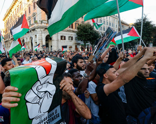 VIETATO MANIFESTARE, MA SOLO PER LA PALESTINA